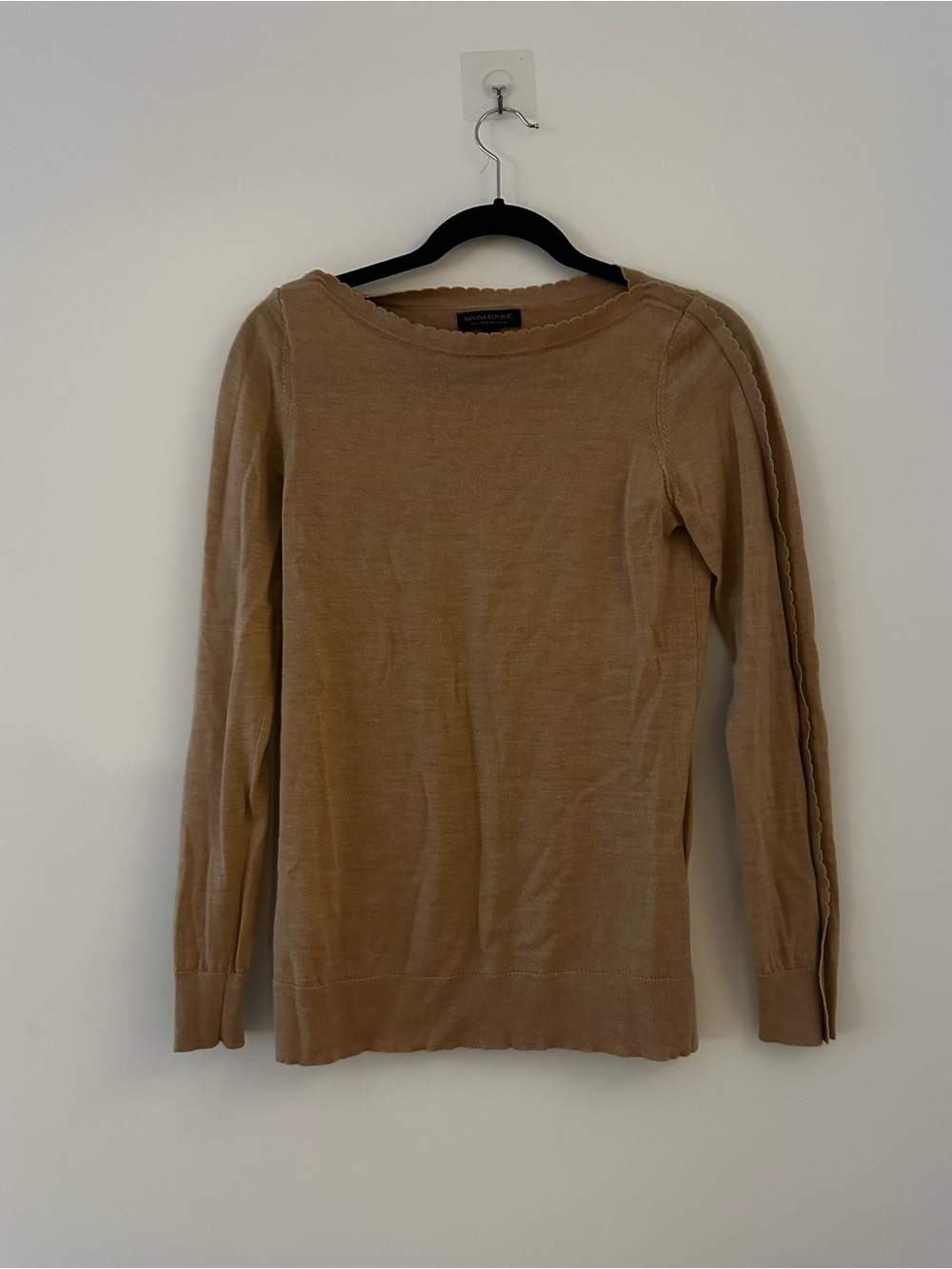 Banana Republic Merino Wool Scalloped Crew-neck
